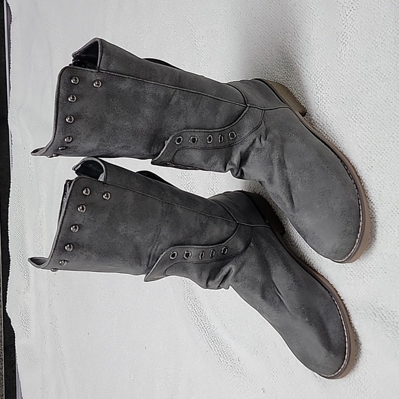 Boots- Zipper Back - Picture 1 of 11